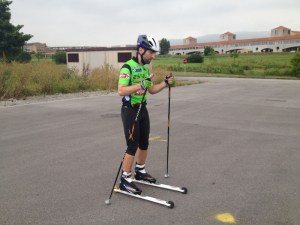 Nacho comprobando que el asfalto es mucho más duro que la nieve
