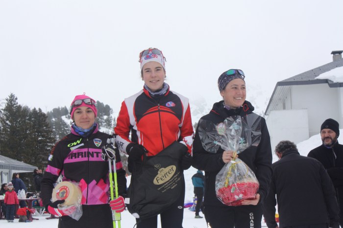 Podium femenino de la Marcha Ciudad de Huesca de Peña Guara