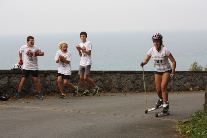 Trabajo en equipo. María animada por los compañeros
