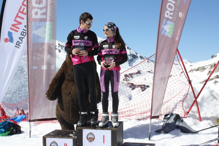 Iker eta Irati, taldekide eta lagunak. Nafarroako Txapeldunak