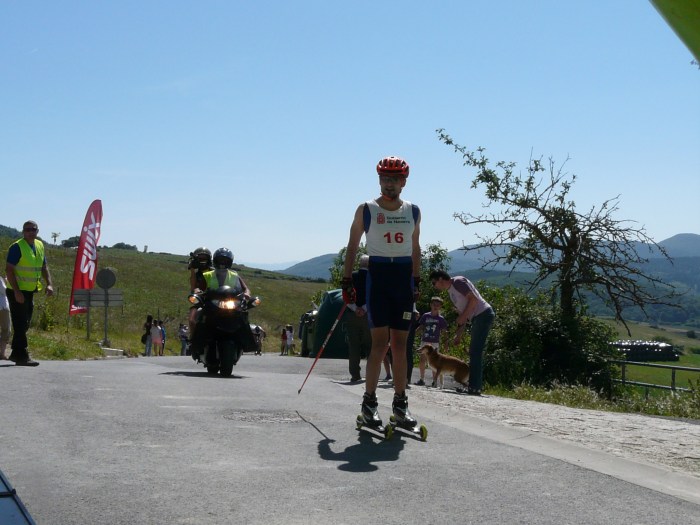 Diego Ruiz entrando en la meta de Beorburu. Foto: Mapi-Irrintzi Ski
