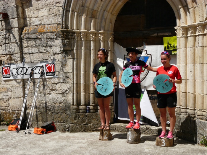 Podium femenino con Cynthia 1ª, seguida por Uxue y Henar. Foto: Mapi-Irrintzi Ski